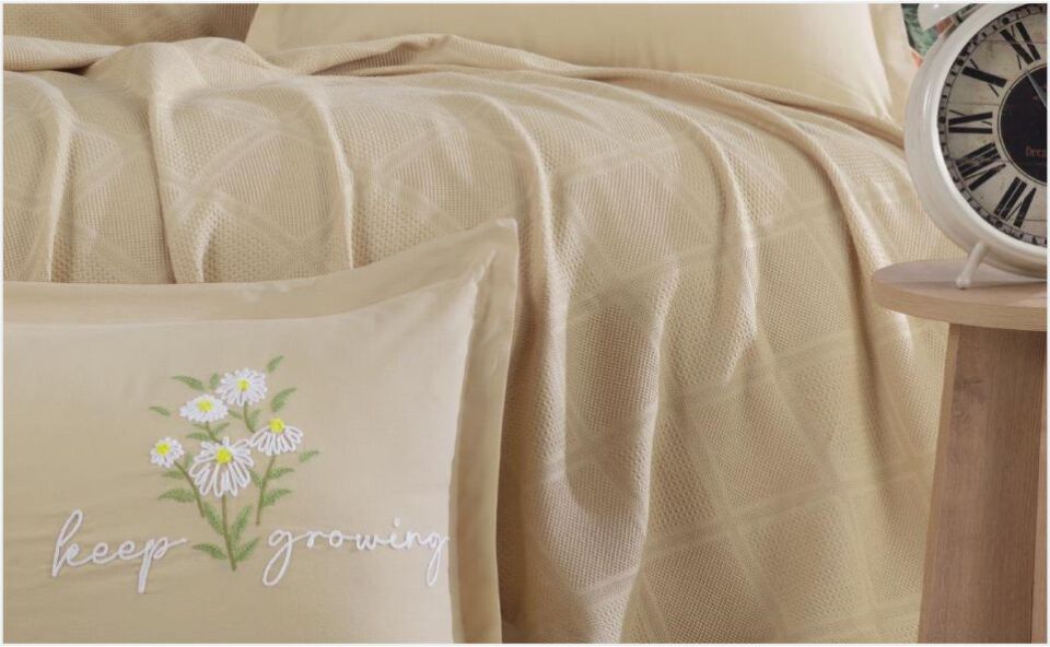 Aran Clasy Butik Çift Kişilik Nakış Detaylı Pike Takımı Etta V5 Taba Rengi