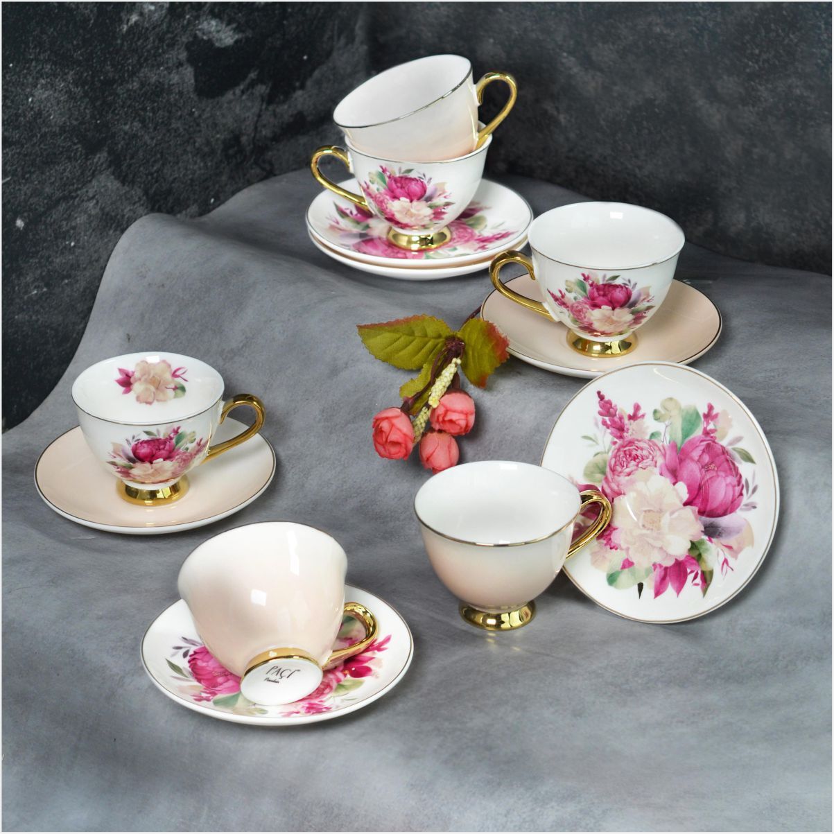 Paçi-Çiçekli Yaldızlı Kahve Fincanı-P/Por-102083