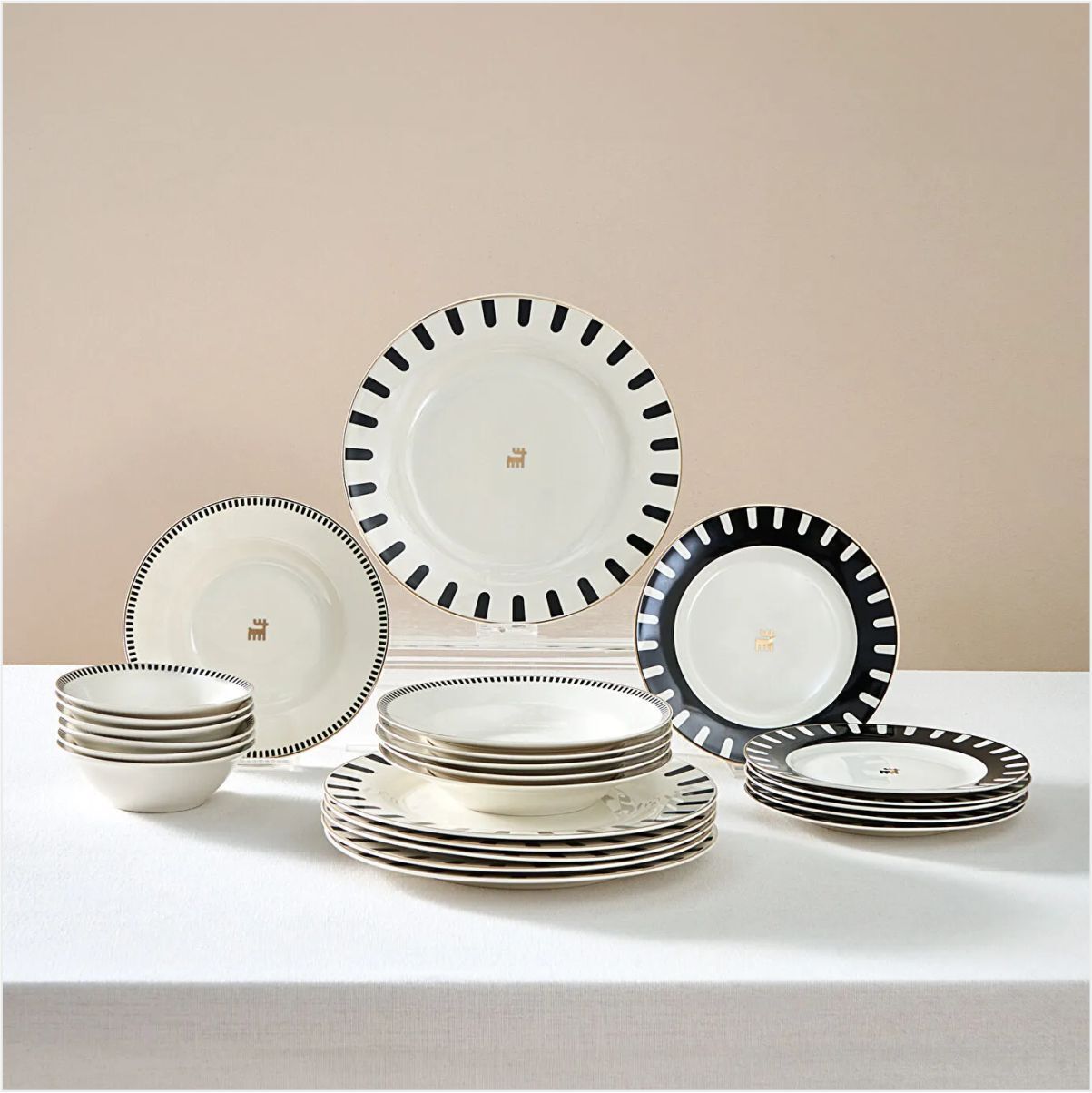 KARACA 50. YIL İMZA KOLEKSİYONU KORE 24 PARÇA 6 KİŞİLİK YEMEK TAKIMI