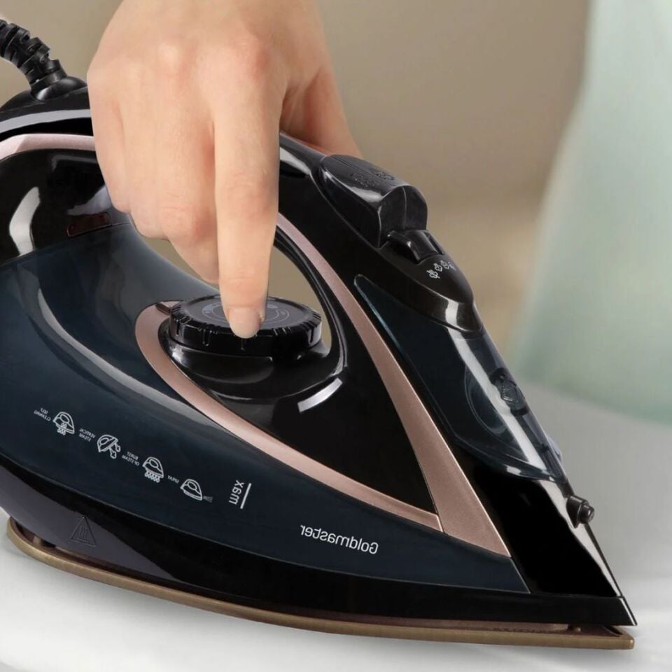 Goldmaster Pressjet 2400 Watt Seramik Tabanlı 170 Gr Etkili Şok Buharlı Ütü