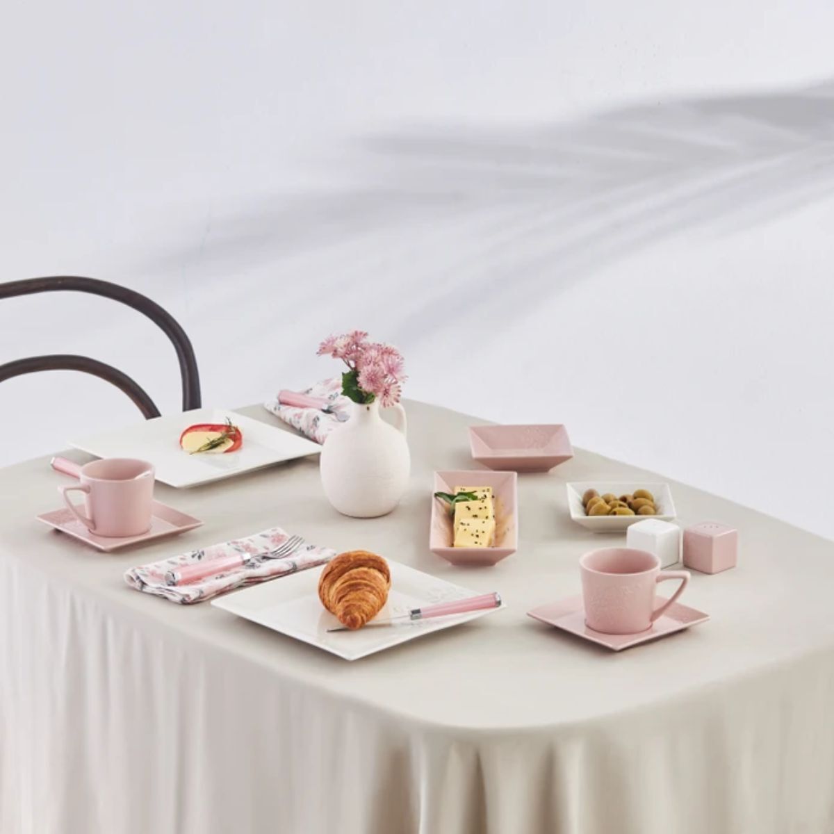 Karaca Forever Bone Trend Emboss Porselen 32 Parça 6 Kişilik Kahvaltı Takımı Pink