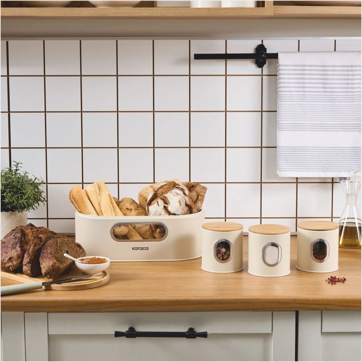 Karaca Premium Ekmek Kutusu-Saklama Kabı Hediyeli Krem