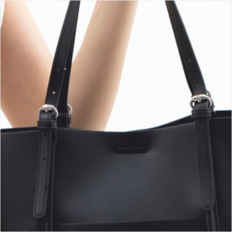 Benetton  BNT-1512 Naturel Kol Çantası Siyah