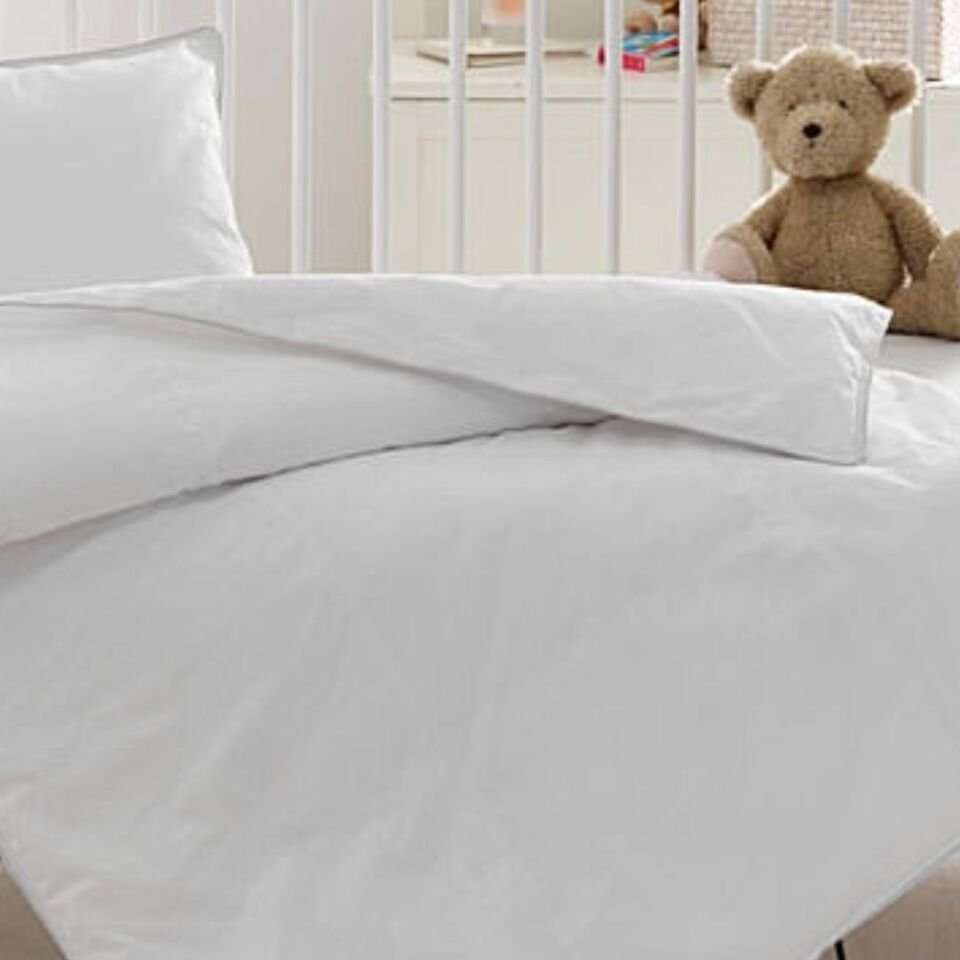 Taç Biyeli Bebek Yorganı