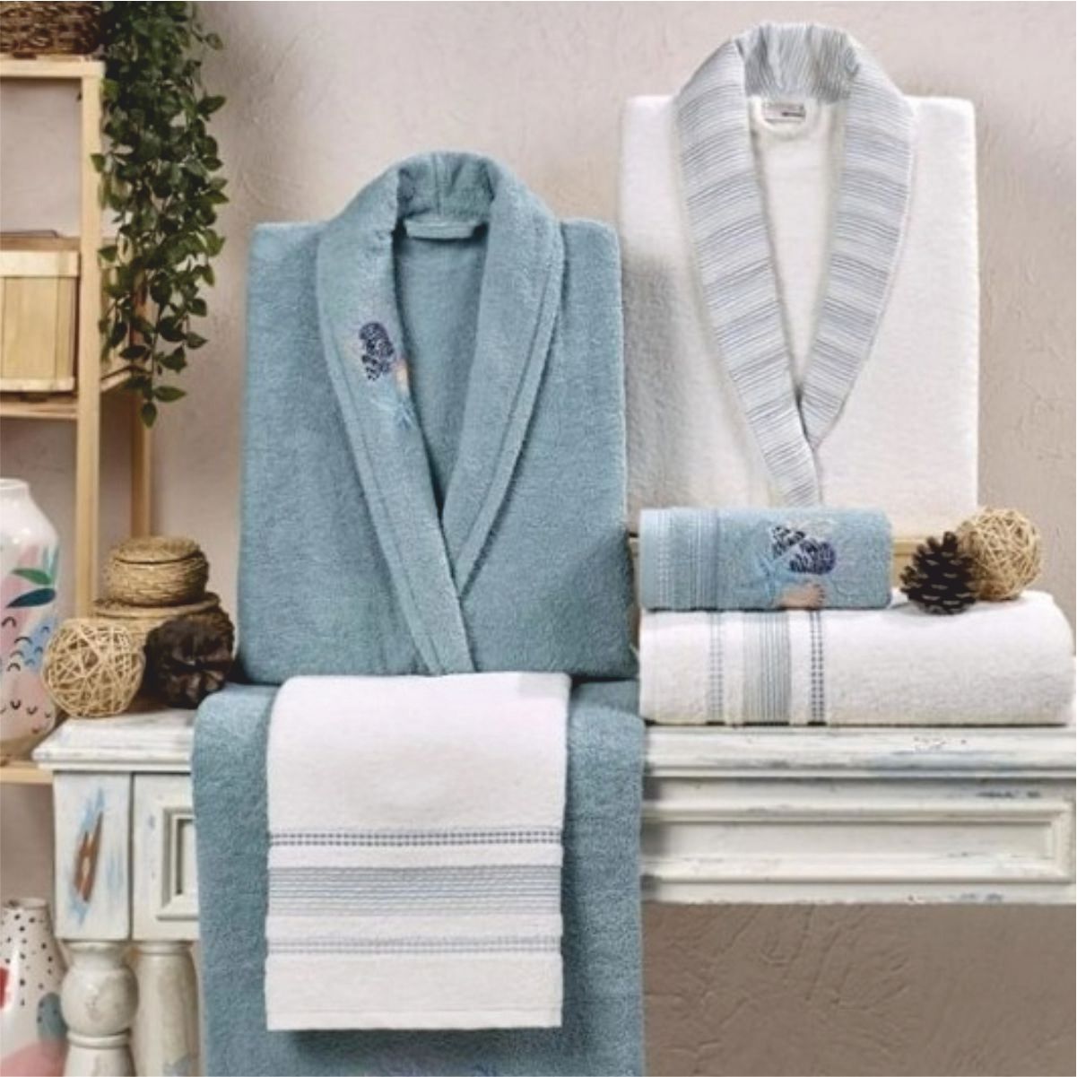 Taç Kristal Soft Cotton Nakışlı 6 Parça Aile Bornoz TakımıEkru-Mavi