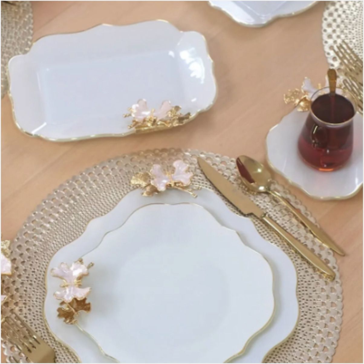 Glore Dolmabahçe Lotus Altın Tomurcuk Çiçek Sedef 34 Parça Tea Time