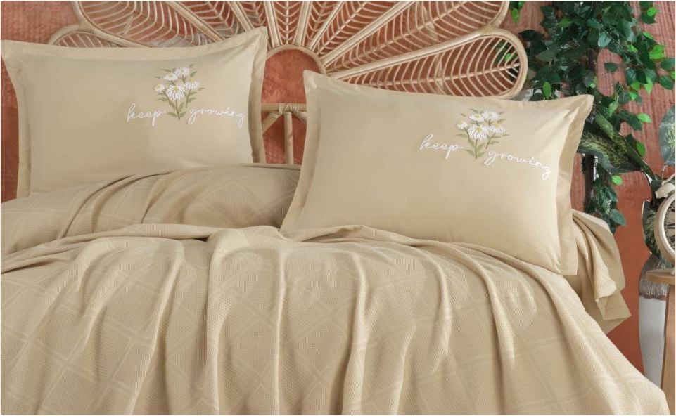Aran Clasy Butik Çift Kişilik Nakış Detaylı Pike Takımı Etta V5 Taba Rengi