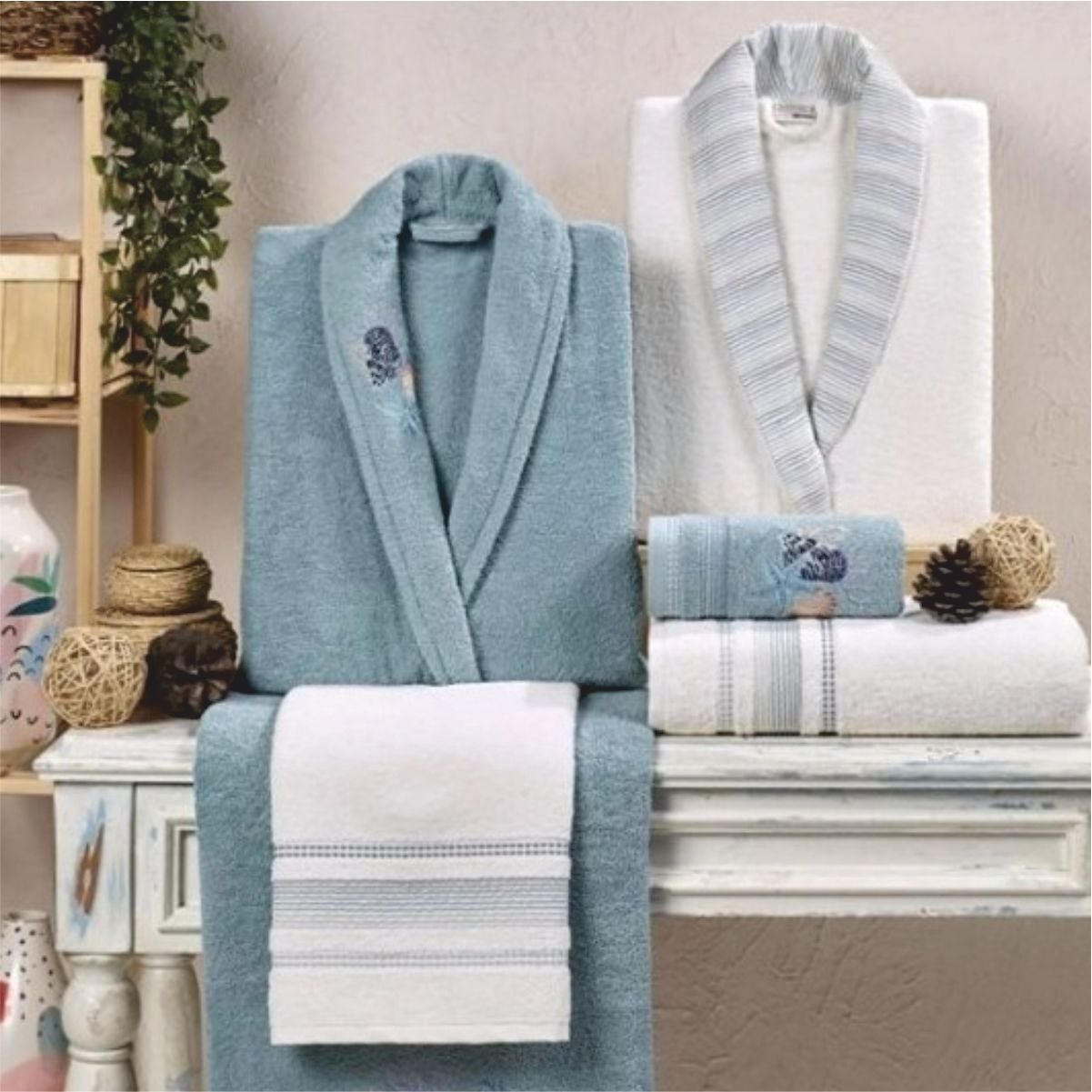 Taç Kristal Soft Cotton Nakışlı 6 Parça Aile Bornoz TakımıEkru-Mavi