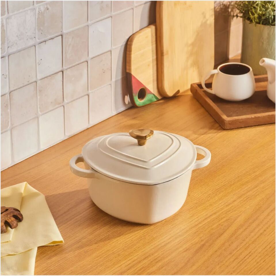 KARACA LOVE DEMİR DÖKÜM EMAYELİ TENCERE KREM