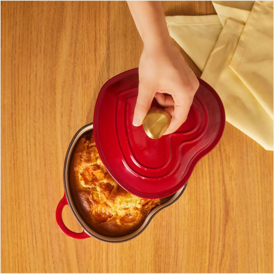 KARACA LOVE DEMİR DÖKÜM EMAYELİ TENCERE KIRMIZI